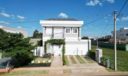 Sobrado Estilo Neoclássico, Terras Alpha 2, 5 suítes plenas, 1 master Casa em Condomínio com 5 Quarto(s) e 6 banheiro(s) à Venda, 278 por R$ 2.900.000 no setor Terras Alpha Residencial 2 IN19422