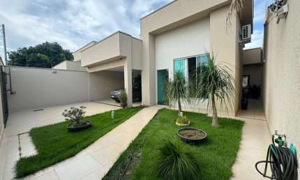 Excelente Casa de Alto Padrão Goiânia II Casa de Rua com 3 Quarto(s) e 4 banheiro(s) à Venda, 179.3 por R$ 1.100.000 no setor Goiânia 2 VN19573