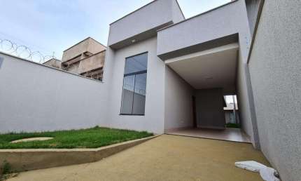 Condomínio Leal de Oliveira II Casa de Rua com 3 Quarto(s) e 2 banheiro(s) à Venda, 122.26 por R$ 400.000 no setor Jardim dos Girassóis AD19770