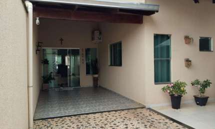 Casa Casa de Rua com 3 Quarto(s) e 2 banheiro(s) à Venda, 125 por R$ 370.000 no setor Residencial Canadá IN20094