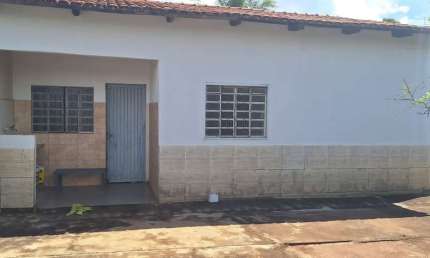 Bairro da Tijuca  Casa de Rua com 3 Quarto(s) e 2 banheiro(s) à Venda, 83 por R$ 250.000 no setor Setor Barra da Tijuca AD20543