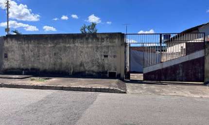 Casa Residencial Casa de Rua com 3 Quarto(s) e 1 banheiro(s) à Venda, 360 por R$ 220.000 no setor Jardim Itaipu AD20701