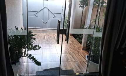 casa a venda Casa de Rua com 4 Quarto(s) e 3 banheiro(s) à Venda, 270 por R$ 1.000.000 no setor Jardim América Prolongamento A TA21321