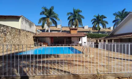 AMPLA CASA RESIDENCAL COM ÓTIMA OPÇÃO PARA FINS COMERCIAIS Casa de Rua com 6 Quarto(s) e 6 banheiro(s) à Venda, 633 por R$ 2.800.000 no setor Jardim América AD22478