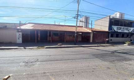Casa Residencial e Comercial Casa de Rua com 3 Quarto(s) e 1 banheiro(s) à Venda, 400 por R$ 650.000 no setor Vila Jaragua ST22603