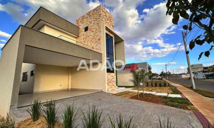 Vendo sobrado de 4 suítes no ParqVille Jacarandá Casa em Condomínio com 4 Quarto(s) e 5 banheiro(s) à Venda, 253 por R$ 1.850.000 no setor Jardim Cristal AD22789