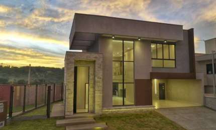 Sobrado Jardins Porto Sobrado com 4 Quarto(s) e 5 banheiro(s) à Venda, 220.6 por R$ 1.790.000 no setor Jardins Porto VN23138