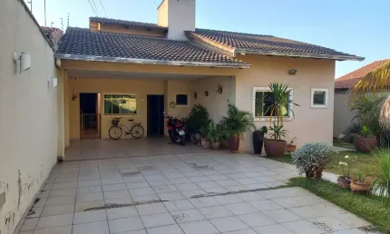 CASA EM AVENIDA COMERCIAL NO JARDIM MARILIZA Casa de Rua com 4 Quarto(s) e 4 banheiro(s) à Venda, 236 por R$ 870.000 no setor Jardim Mariliza ST23282