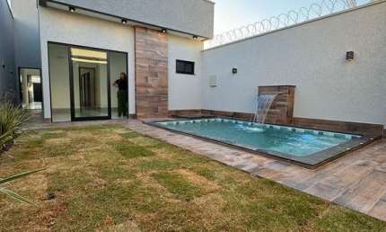 CASA Casa de Rua com 3 Quarto(s) e 1 banheiro(s) à Venda, 151.89 por R$ 735.000 no setor Jardim Presidente AD23910