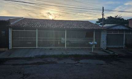Casa no Morada Nova (Cidade Jardim) Casa de Rua com 4 Quarto(s) e 2 banheiro(s) à Venda, 275 por R$ 455.000 no setor Conjunto Morada Nova AD23977