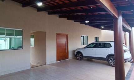 Vendo Casa de 3 Quartos Sozinha no Lote, com Piscina no Vila Brasília Casa de Rua com 3 Quarto(s) e 2 banheiro(s) à Venda, 223 por R$ 850.000 no setor Parque Real de Goiânia VN24030