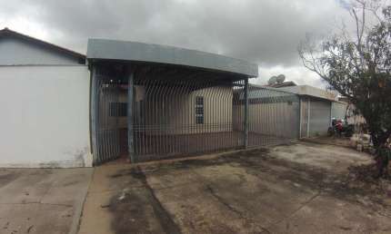 Condomínio com 03 casas no Setor Santa Genoveva Casa de Rua com 9 Quarto(s) e 8 banheiro(s) à Venda, 292 por R$ 985.000 no setor Santa Genoveva ST24035