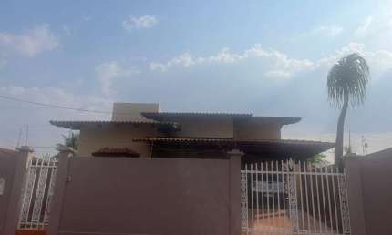 Casa Trindade Casa de Rua com 5 Quarto(s) e 2 banheiro(s) à Venda, 194.2 por R$ 750.000 no setor Vila Pai Eterno AD24122