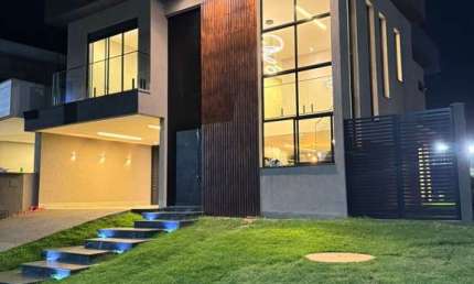 Sobrado 3 suítes com piscina alto padrão  Casa em Condomínio com 3 Quarto(s) e 5 banheiro(s) à Venda, 215 por R$ 1.700.000 no setor Jardins Capri AD24356