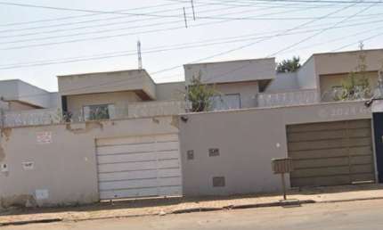 CASA EM TRINDADE VILA PAI ETERNO Casa de Rua com 3 Quarto(s) e 2 banheiro(s) à Venda, 104 por R$ 390.000 no setor Setor Pai Eterno VN24443