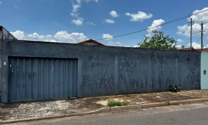 CASA VILA REGINA Casa de Rua com 3 Quarto(s) e 2 banheiro(s) à Venda, 160 por R$ 380.000 no setor Vila Regina AD24495