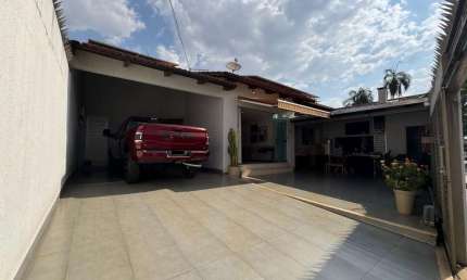 Casa SUDOESTE  Casa de Rua com 3 Quarto(s) e 4 banheiro(s) à Venda, 236 por R$ 870.000 no setor Setor Sudoeste ST24499