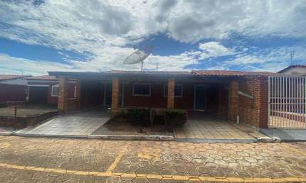 Chalé em Caldas Novas - GO Casa em Condomínio com 3 Quarto(s) e 2 banheiro(s) à Venda, 244.6 por R$ 140.000 no setor Mansões Águas Quentes AD24647