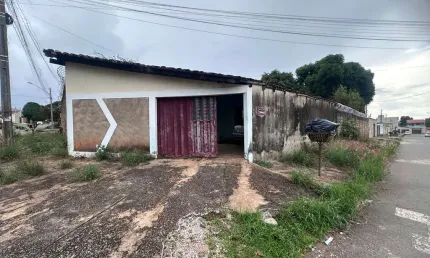 Casa de 3 quartos, sendo 2 suítes, com 191 m² de área construída no Jardim Caravelas Casa de Rua com 3 Quarto(s) e 3 banheiro(s) à Venda, 191 por R$ 330.000 no setor Jardim Caravelas AD24802