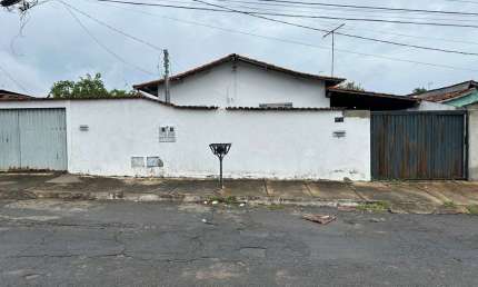 CASA SETOR LESTE Casa de Rua com 3 Quarto(s) e 1 banheiro(s) à Venda, 178 por R$ 450.000 no setor Vila Morais AD24938