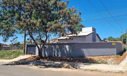 Execelente Casa de Esquina Casa de Rua com 3 Quarto(s) e 2 banheiro(s) à Venda, 68.63 por R$ 270.000 no setor Jardim Boa Esperanca VN24986