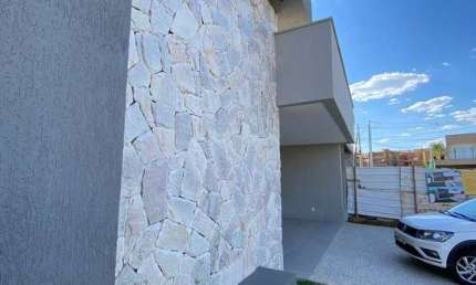 Linda Casa no Jardins Bolonha  Casa em Condomínio com 3 Quarto(s) e 2 banheiro(s) à Venda, 158 por R$ 1.250.000 no setor Jardins Bolonha AD25002