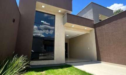 TRINDADE CASA COM PISCINA E HIDROMASSAGEM Casa de Rua com 3 Quarto(s) e 3 banheiro(s) à Venda, 132 por R$ 650.000 no setor Setor Cristina II Expansão FL25024