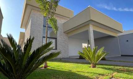 CASA COM PISCINA EM TRINDADE COM ENTRADA FACILITADA  Casa de Rua com 3 Quarto(s) e 3 banheiro(s) à Venda, 209 por R$ 980.000 no setor Setor Cristina II Expansão FL25033