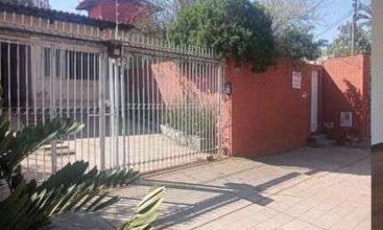 Casa à Venda no Setor Sul – 3 Quartos, Sauna e Piscina para Seu Conforto! Casa de Rua com 3 Quarto(s) e 2 banheiro(s) à Venda, 297 por R$ 1.200.000 no setor Setor Sul AD25137