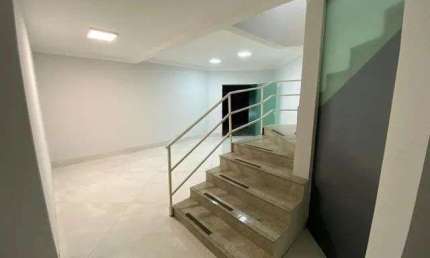 Casa Sobrado com Espaço Comercial e Residencial na Melhor Região do Parque Amazônia Casa de Rua com 5 Quarto(s) e 9 banheiro(s) à Venda, 432 por R$ 1.600.000 no setor Parque Amazonia VN25178