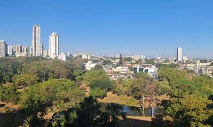 Lindo apartamento clássico do setor oeste totalmente modernizado com vista para o Lago das Rosas !!! Apartamento com 4 Quarto(s) e 5 banheiro(s) à Venda, 170 por R$ 995.000 no setor Setor Oeste AU2555