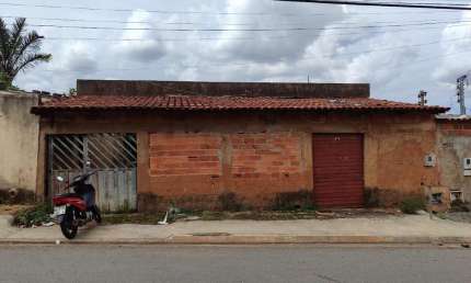 Casa de Rua  Casa de Rua com 2 Quarto(s) e 1 banheiro(s) à Venda, 250 por R$ 215.000 no setor Jardim Tiradentes IN25709