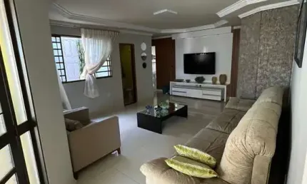 Casa Vila Resende  Casa de Rua com 3 Quarto(s) e 4 banheiro(s) à Venda, 240 por R$ 980.000 no setor Vila Rezende IN25774
