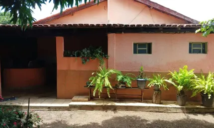 CASA EM ABADIA DE GOIÁS Casa de Rua com 3 Quarto(s) e 2 banheiro(s) à Venda, 100 por R$ 300.000 no setor Setor Central AD25890