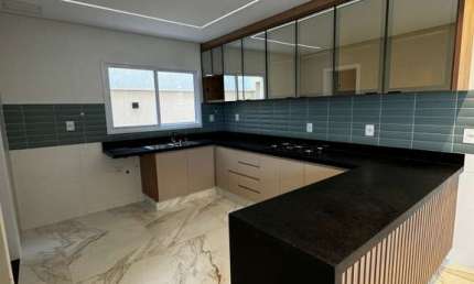 Casa Sobrado em Condomínio 4 suítes Jardins Capri Casa em Condomínio com 4 Quarto(s) e 5 banheiro(s) à Venda, 220 por R$ 1.499.000 no setor Jardins Capri AD26038