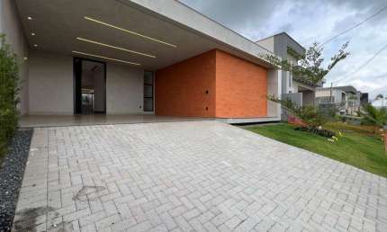 Casa Térrea no Condomínio Jardins Porto Casa em Condomínio com 4 Quarto(s) e 1 banheiro(s) à Venda, 192 por R$ 1.650.000 no setor Jardins Porto SL26159