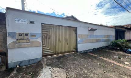 CASA PARQUE ANHAGUERA  Casa de Rua com 5 Quarto(s) e 2 banheiro(s) à Venda, 120 por R$ 280.000 no setor Jardim Europa AD26221