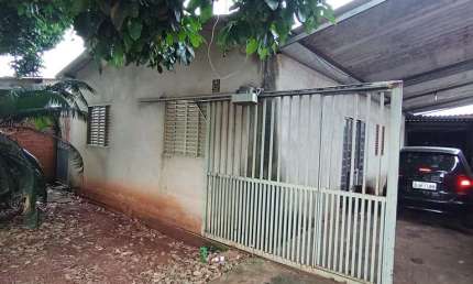 Casa de 3Q com suite + Garagem coberta e oficina no fundo. Casa de Rua com 3 Quarto(s) e 2 banheiro(s) à Venda, 250 por R$ 280.000 no setor Residencial Santa Fé TA26242