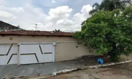 CASA SETOR COIMBRA  > PRÓXIMO AO HIPER MOREIRA Casa de Rua com 3 Quarto(s) e 3 banheiro(s) à Venda, 340 por R$ 550.000 no setor Setor Coimbra AD26353