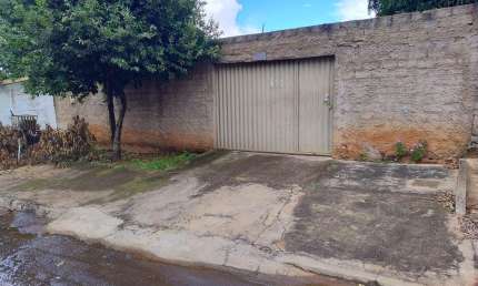 Residência Casa de Rua com 2 Quarto(s) e 2 banheiro(s) à Venda, 120 por R$ 380.000 no setor Vila Maria Dilce AD26520