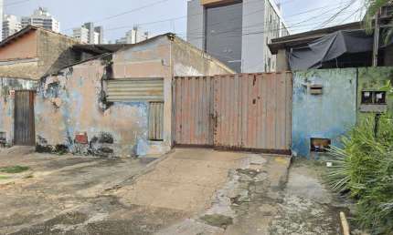 Casa Parque Lozandes com barracão Casa de Rua com 4 Quarto(s) e 4 banheiro(s) à Venda, 360 por R$ 990.000 no setor Jardim Novo Mundo AD26550