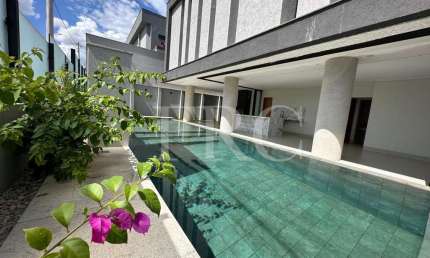 Sobrado de esquina Jardins Sevilha  Casa em Condomínio com 3 Quarto(s) e 5 banheiro(s) à Venda, 285 por R$ 2.650.000 no setor Jardins Sevilha AD26674