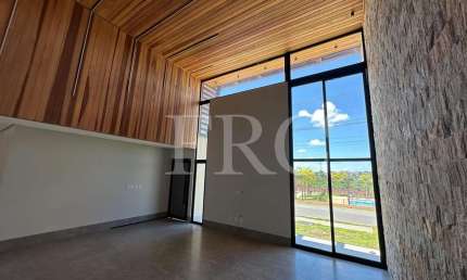 CASA JARDINS SEVILHA  Casa em Condomínio com 3 Quarto(s) e 4 banheiro(s) à Venda, 151 por R$ 1.590.000 no setor Jardins Sevilha AD26682