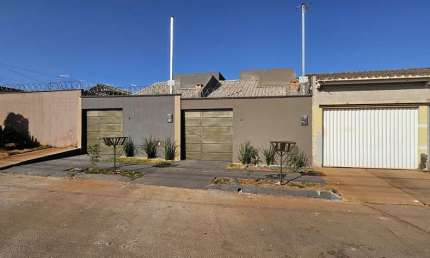Casa em Senador Canedo Casa de Rua com 3 Quarto(s) e 1 banheiro(s) à Venda, 125 por R$ 295.000 no setor Residencial Prado AD26869