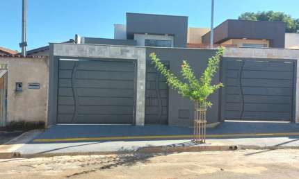 Casa térrea com suite e churrasqueira à carvão Casa de Rua com 2 Quarto(s) e 1 banheiro(s) à Venda, 93 por R$ 375.000 no setor Setor Orientville AD27035