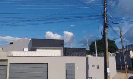 JARDIM PETROPOLIS Casa de Rua com 3 Quarto(s) e 2 banheiro(s) à Venda, 98.27 por R$ 430.000 no setor Residencial Petrópolis AD27140