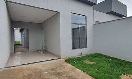 Vendo Casa de 3 Quartos no Papillon Park Casa de Rua com 3 Quarto(s) e 2 banheiro(s) à Venda, 93 por R$ 400.000 no setor Papillon Park VN27162