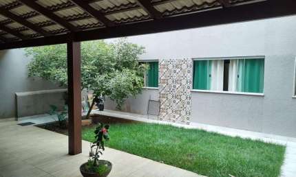 Sobrado Casa de Rua com 5 Quarto(s) e 1 banheiro(s) à Venda, 235 por R$ 680.000 no setor Conjunto Vera Cruz ST27179