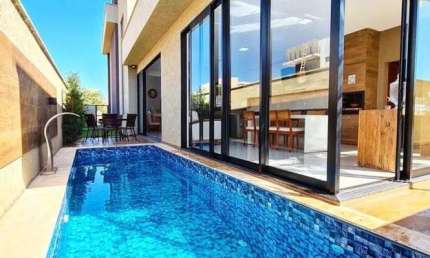 A Chance de ter seu lar dos sonhos em um condomínio fechado Casa em Condomínio com 4 Quarto(s) e 5 banheiro(s) à Venda, 295 por R$ 1.800.000 no setor Residencial Goiânia Golfe Clube TA27220