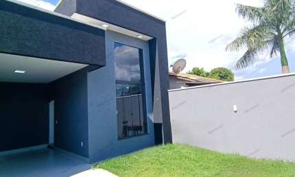 Vendo Casa de 3 Quartos no Papilon - Aparecida de Goiânia Casa de Rua com 3 Quarto(s) e 2 banheiro(s) à Venda, 118 por R$ 430.000 no setor Papillon Park - Complemento VN27246